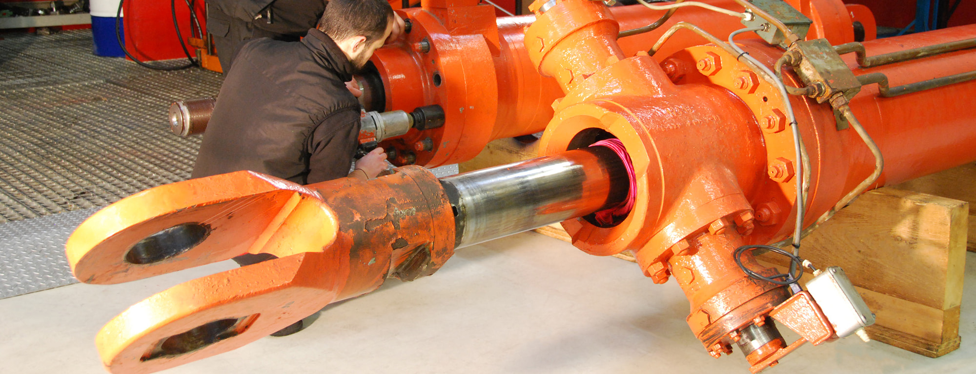 SALE AND MANUFACTURE OF HYDRAULIC CYLINDERS IN ALL SIZES
