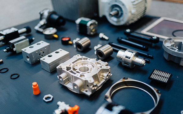 Over 4,500 different hydraulic components in stock