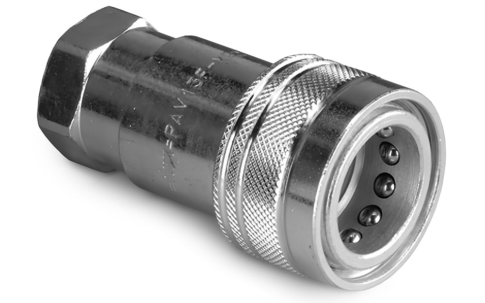 Low-drip coupling and decoupling with plug-in coupling