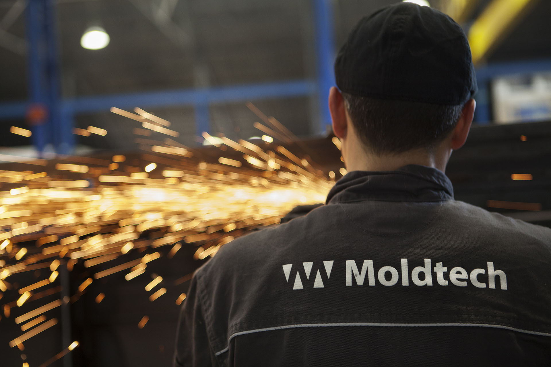 Equipo Moldtech trabajando
