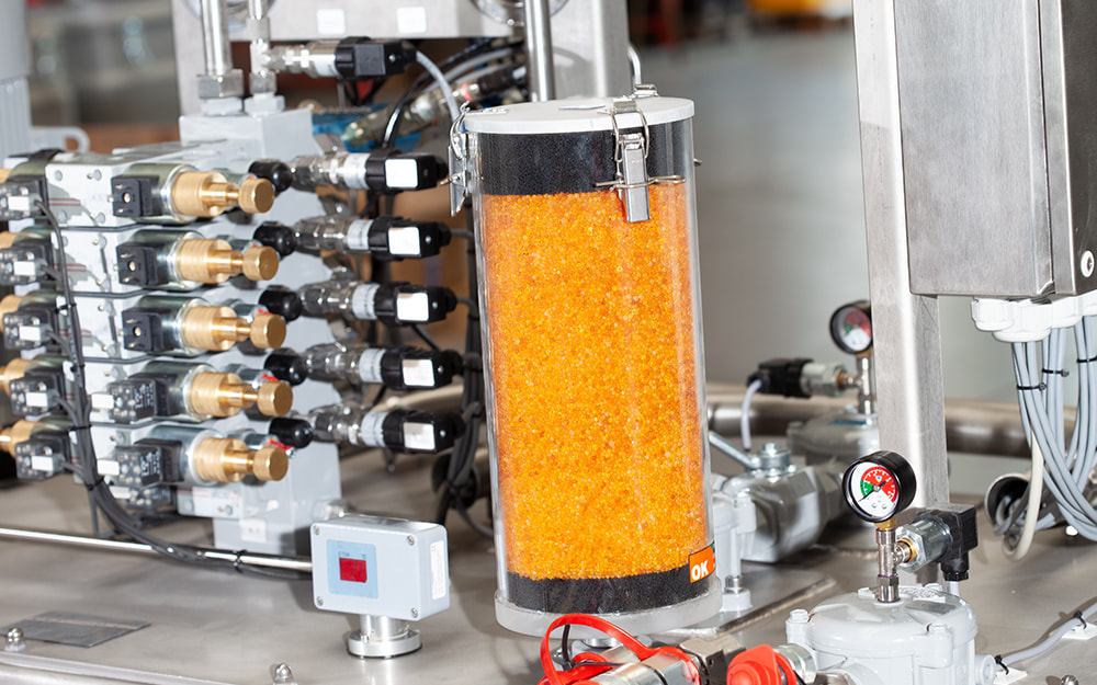 Protect hydraulic systems from condensation water with adsorber filters