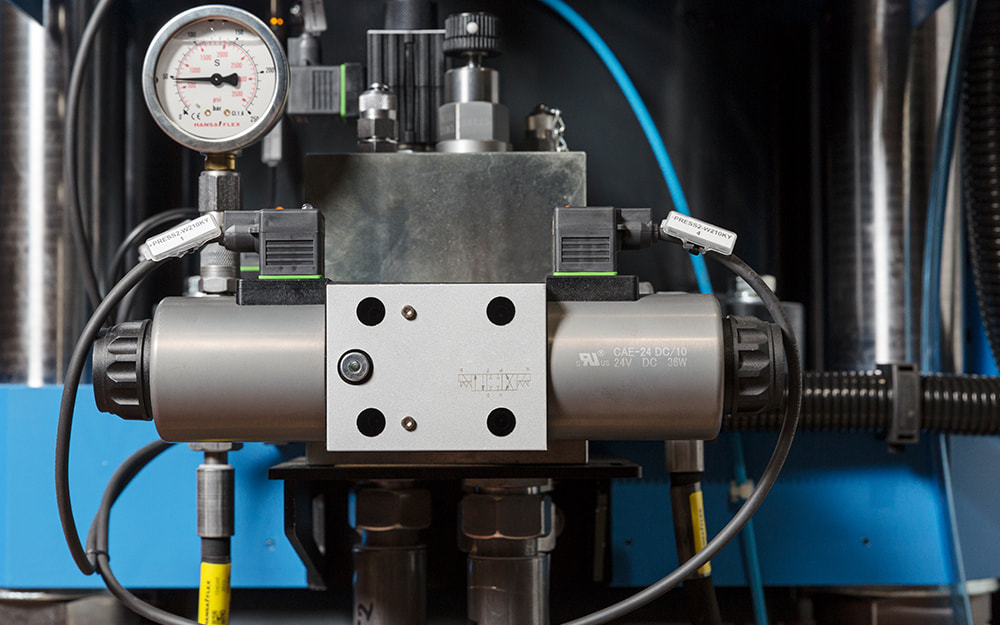 Generating and treating compressed air