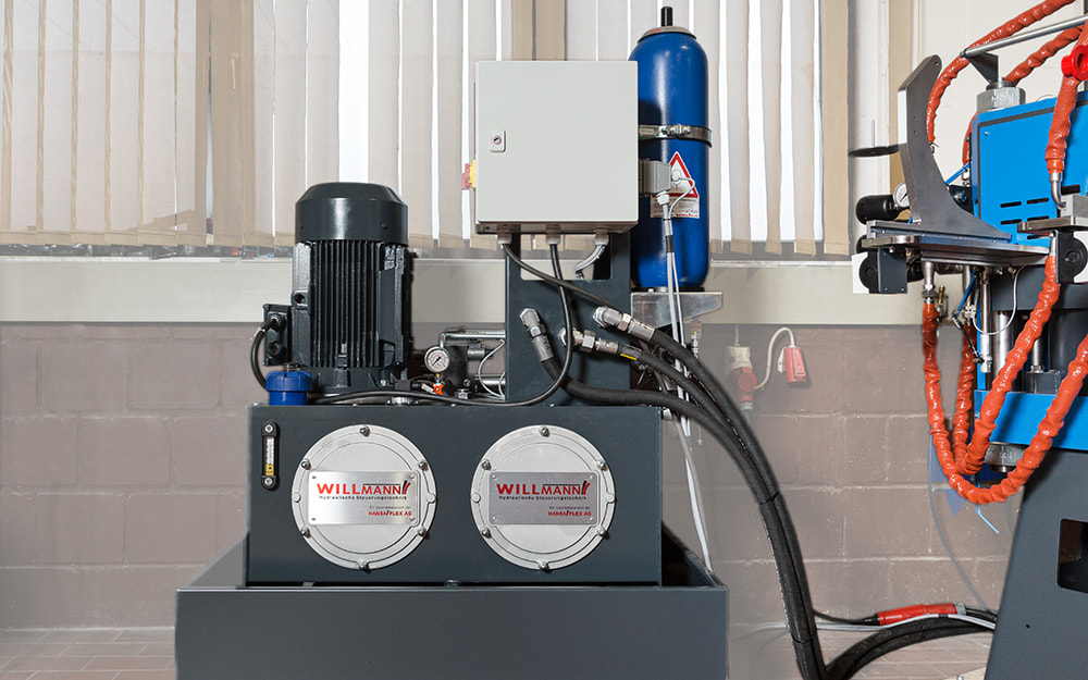 Pressure regulators, filters and maintenance units