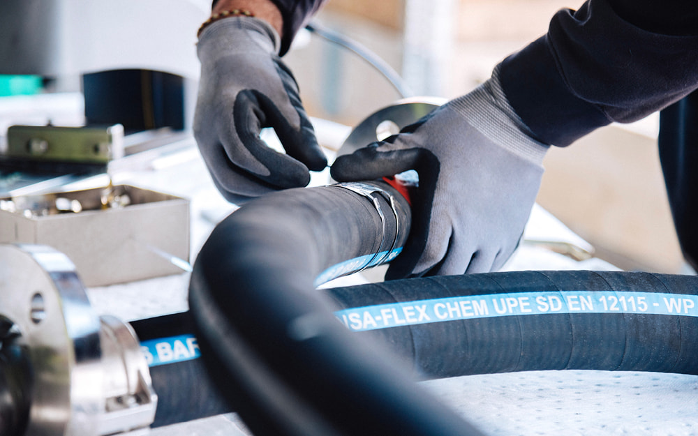 Inspection of hydraulic operating equipment